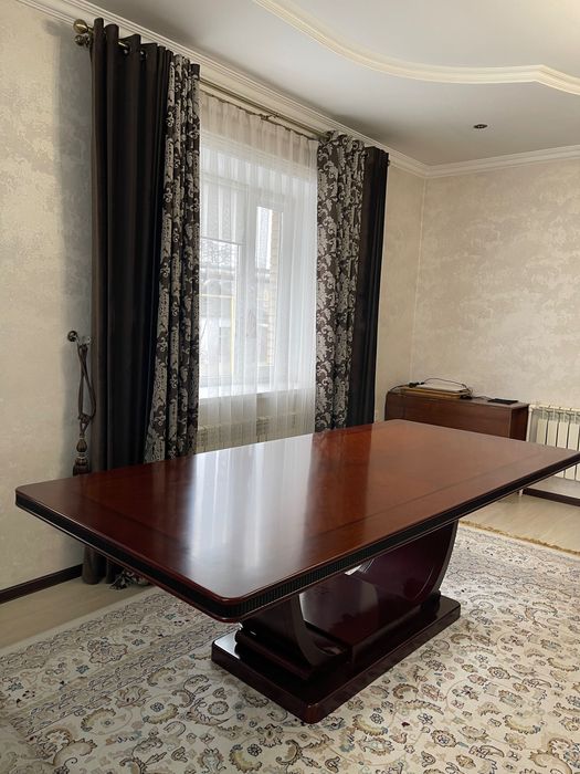 Стол обеденный в гостиную