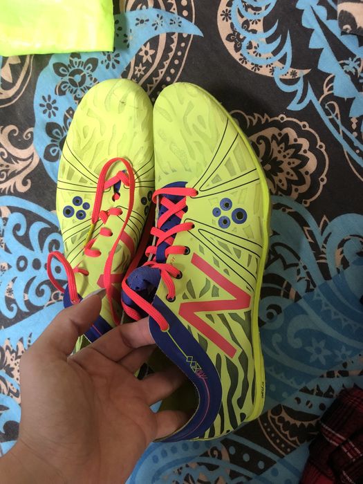 Шпайкове New Balance за средни бягания