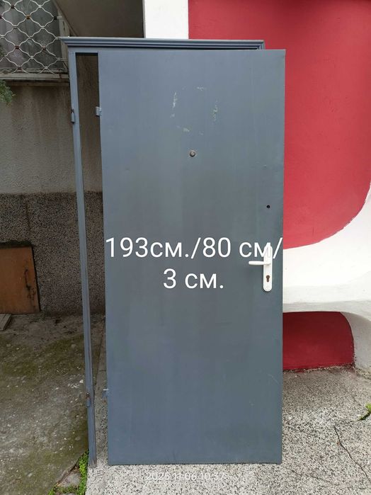 Желязна врата с каса за апартамент