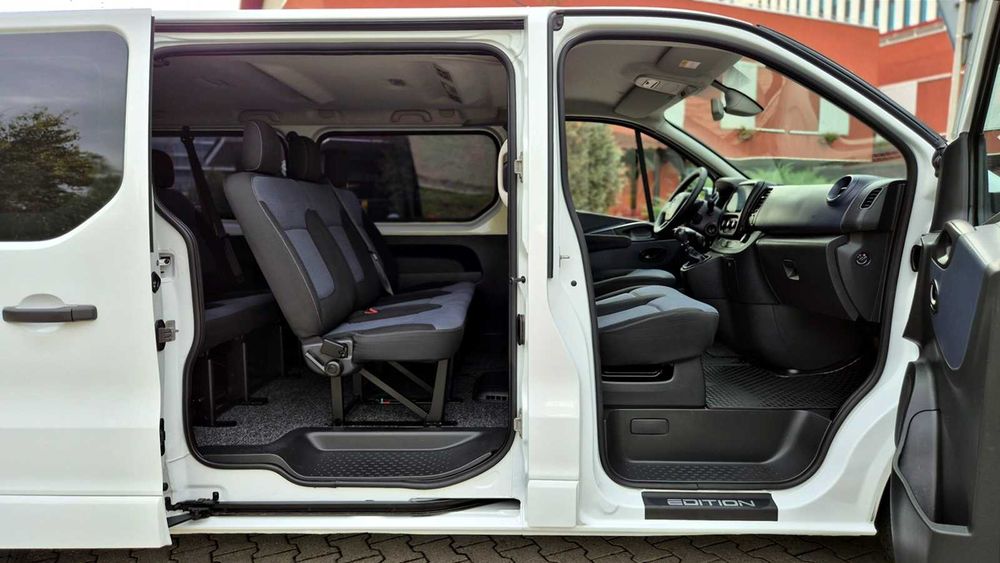 Opel Vivaro An 2017 8+1 Locuri Model Extra Lung Trafic