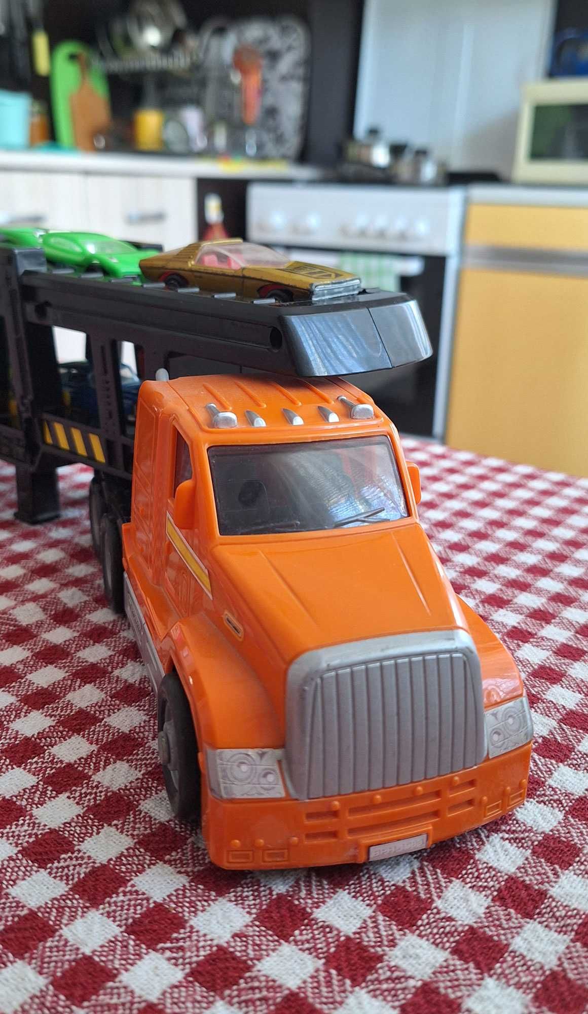 MATCHBOX камион автотранспортер - като нов