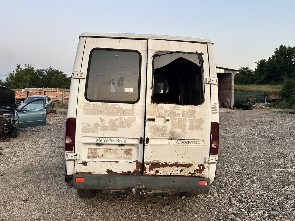 На части Mercedes sprinter 2.2cdi теглич здрав мотор и скорости