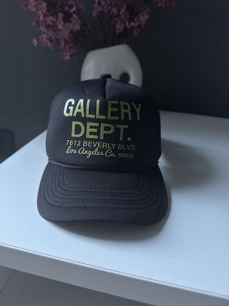 Нова оригинална шапка Gallery Dept–лимитиран модел, отлично състояние