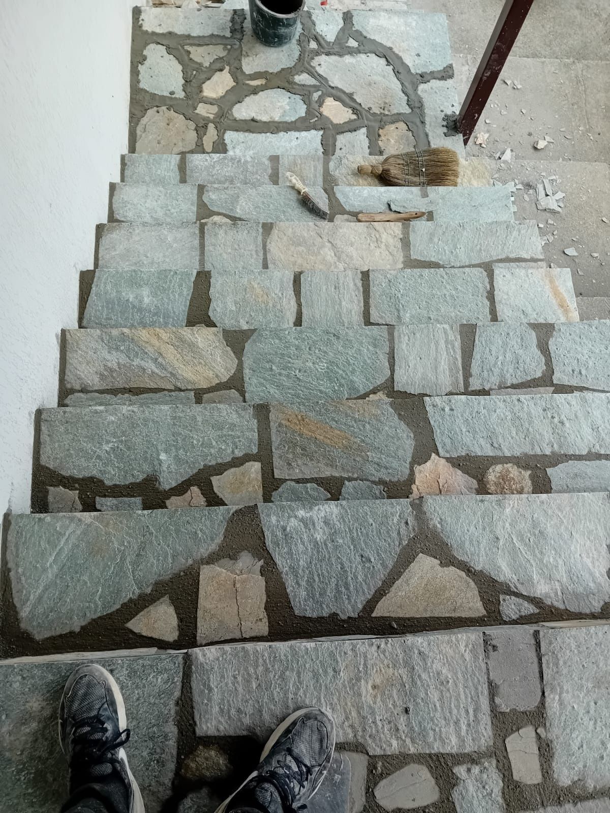 Piatră naturala decorativă Asigur transport și montaj