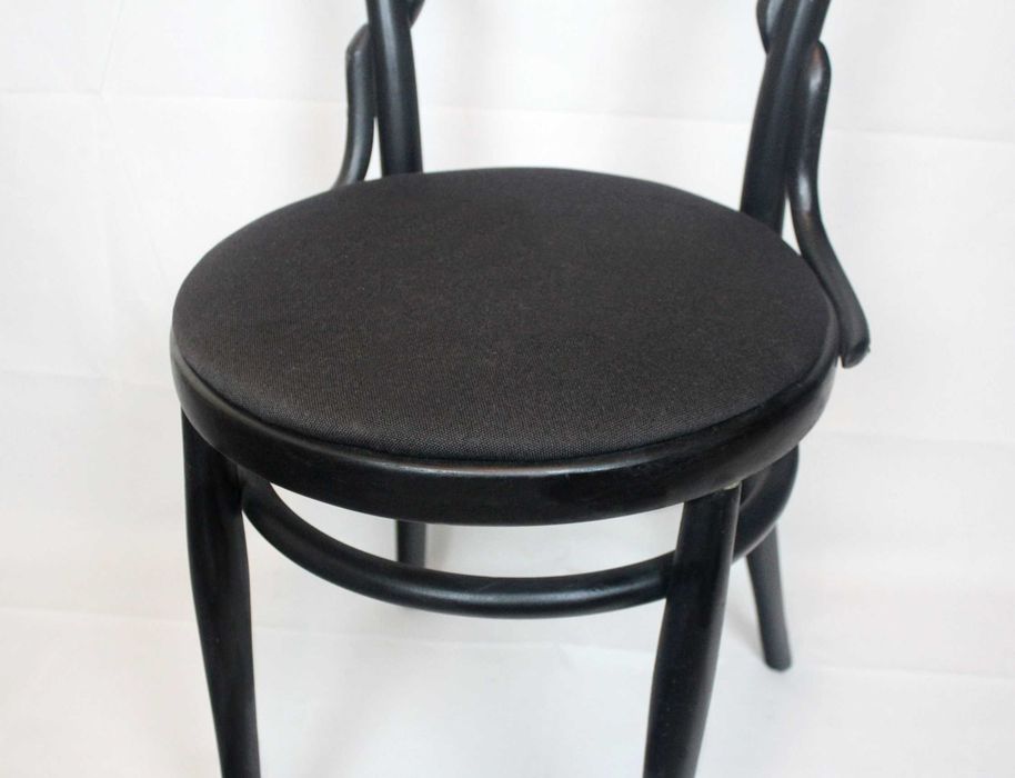 Дървени трапезни столове мека седалка черни