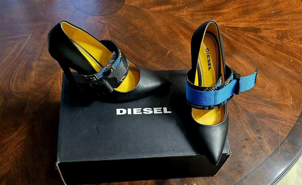 DIESEL дамски черни официални обувки на ток.