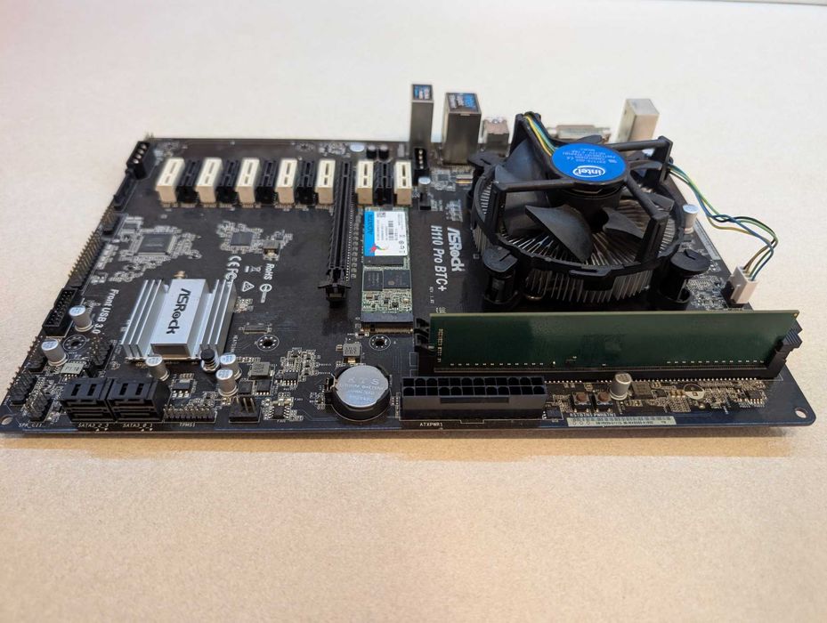 Asrock H110 Pro BTC+ / Intel Celeron 2.9 GHz / RAM 4GB / 128 GB SSD
