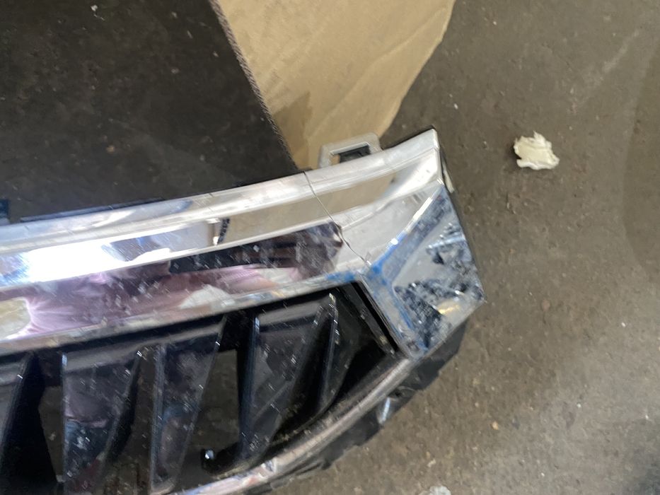 Grila SKODA KAROQ facelift 2022 - 2024 grila radiator bara fata radar