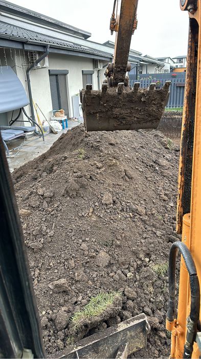 Vand pamant 3,5t pana la 18 mc