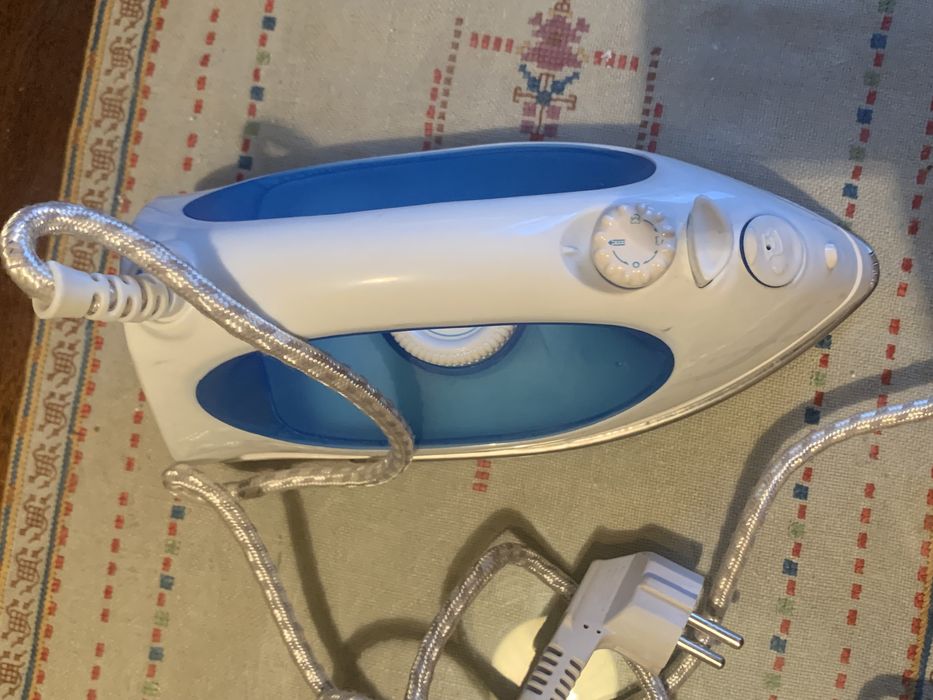 Нова парна ютия Crown