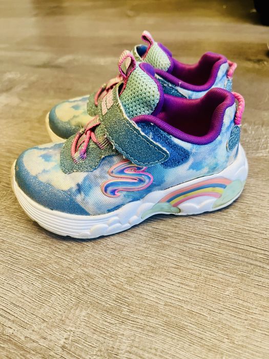 Vand adidasi skechers fete marimea 23