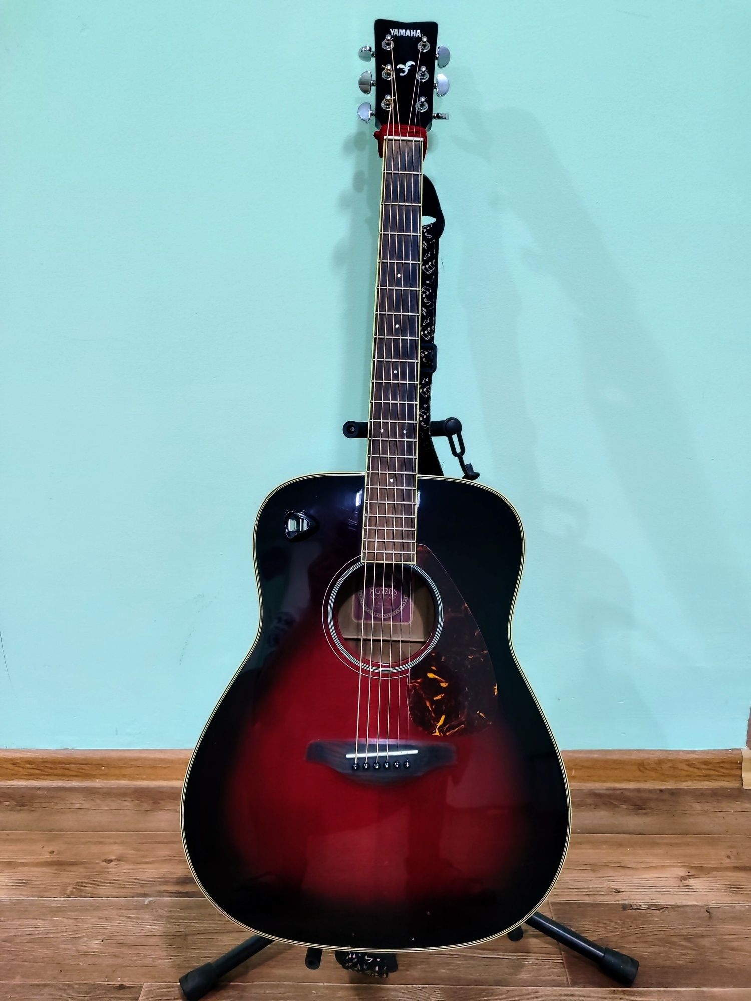 Акустическая гитара Yamaha 720 S
