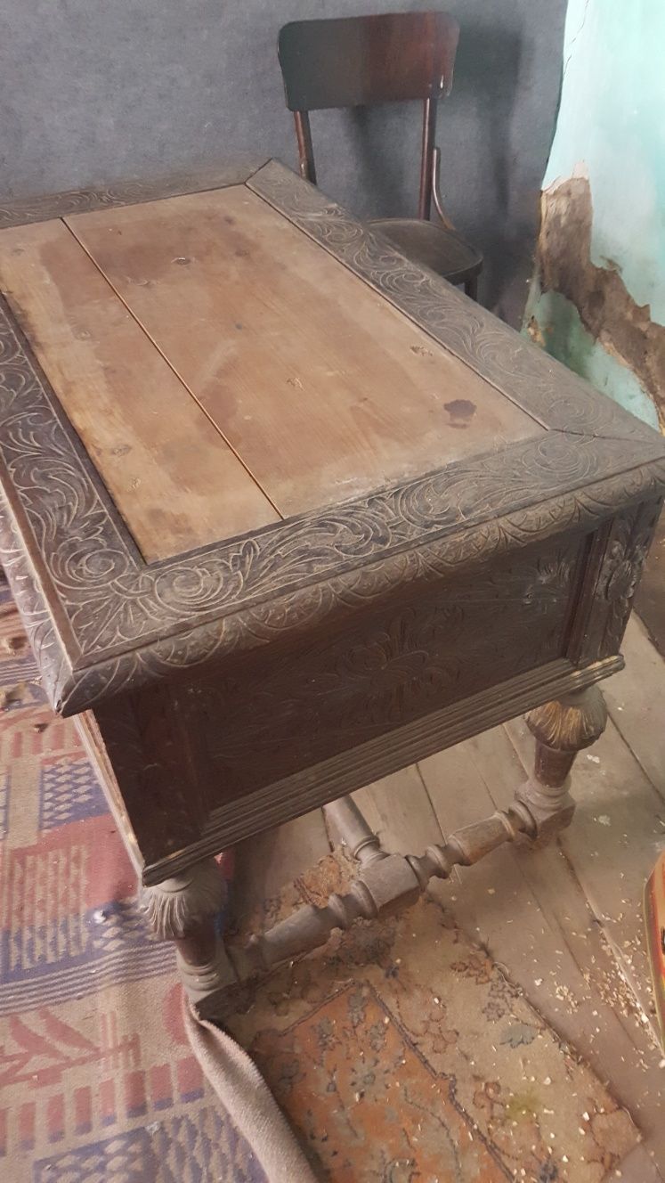 Birou sculptat lemn masiv - necesita restaurare