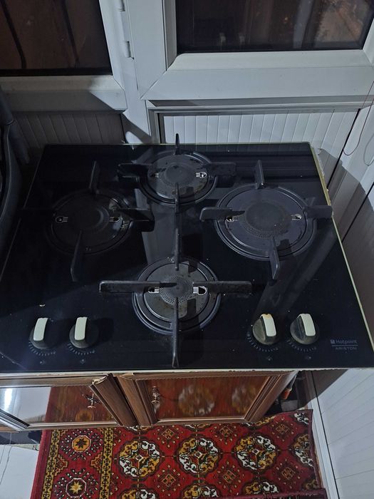 Продам газовую варочную панель Hotpoint Ariston