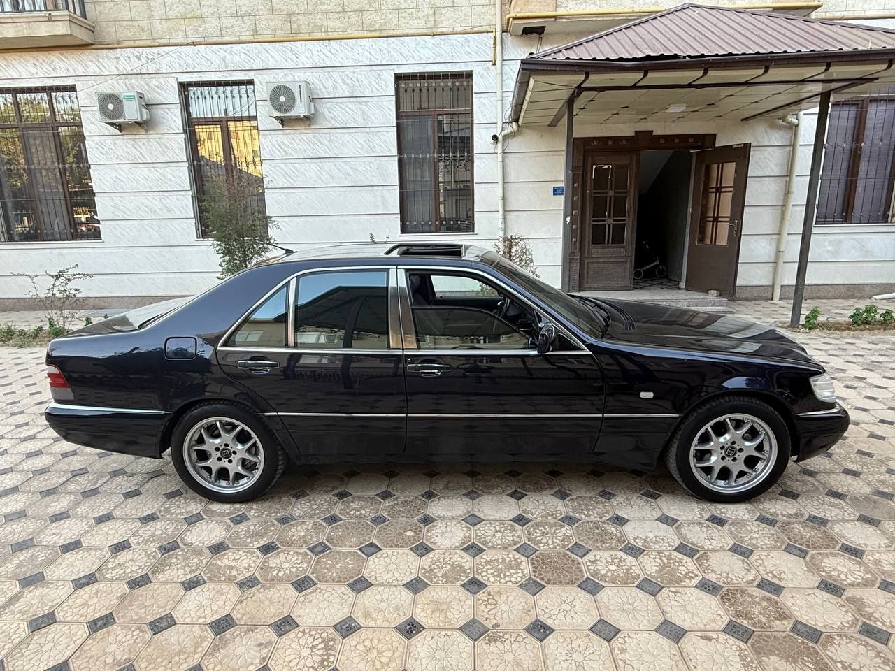 Срочно продаю свой мерс 140