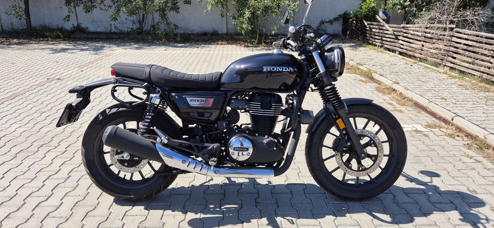 Motocicleta Honda GB 350S cu accesorii originale