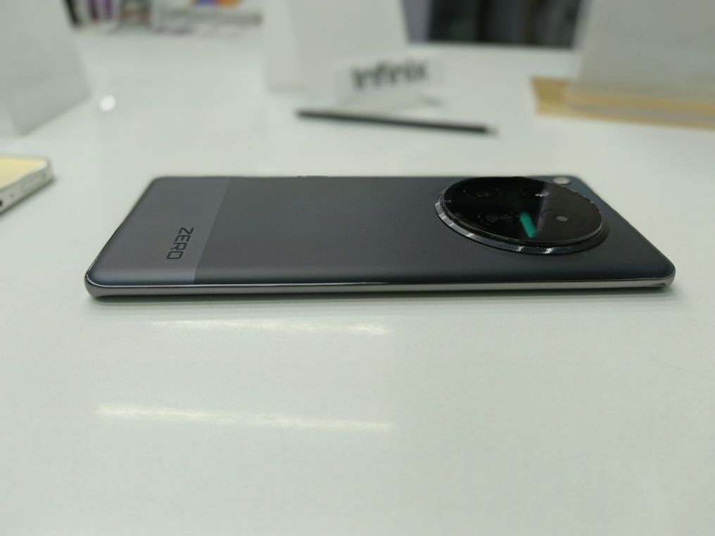 Продаю Infinix Zero 40
