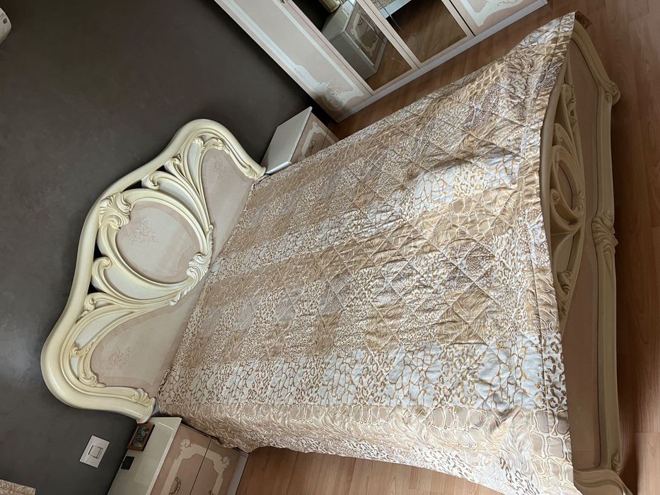 Спалня + нощни шкафчета + поматрачна  рамка - Италия - 700 лв.