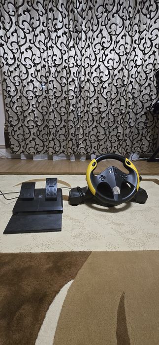SE VINDE FOARTE URGENT!!! Volan de gaming Myria