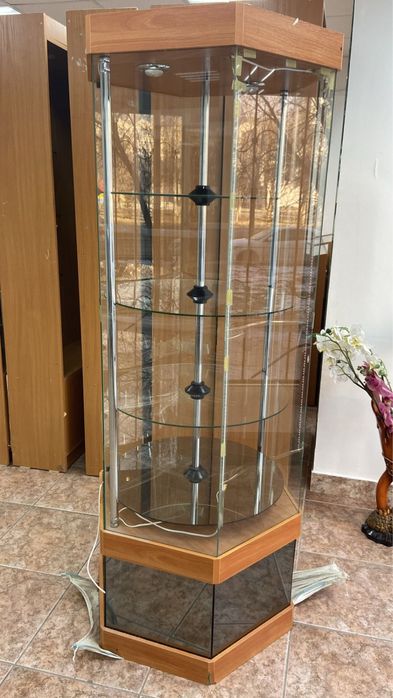 Продам торговцю витрину