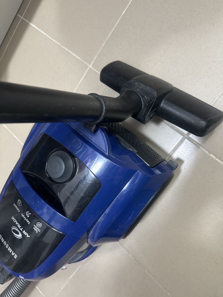 Пылесос Самсунг 1600 W работает