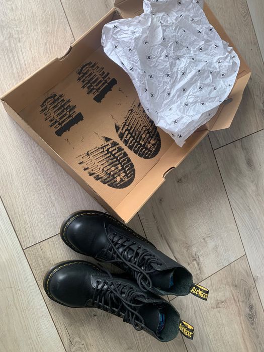 Ghete Dr. Martens pe Negru