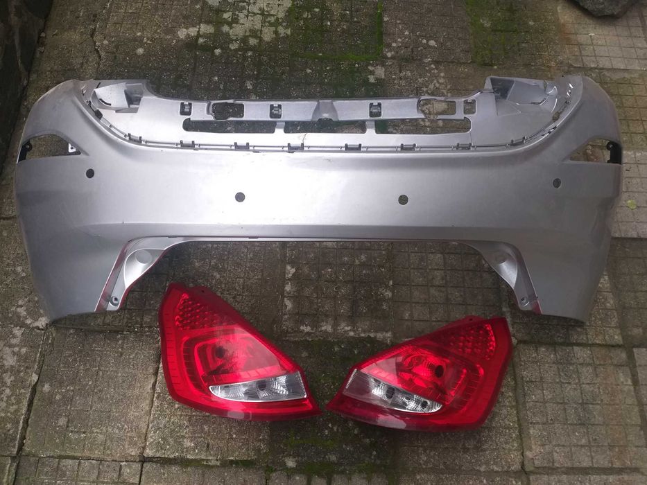 Задна броня и стопове за Форд Фиеста 2009 г.