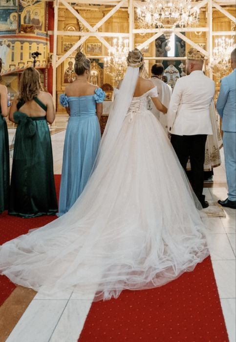 Vand rochie mireasa Vladiyan.