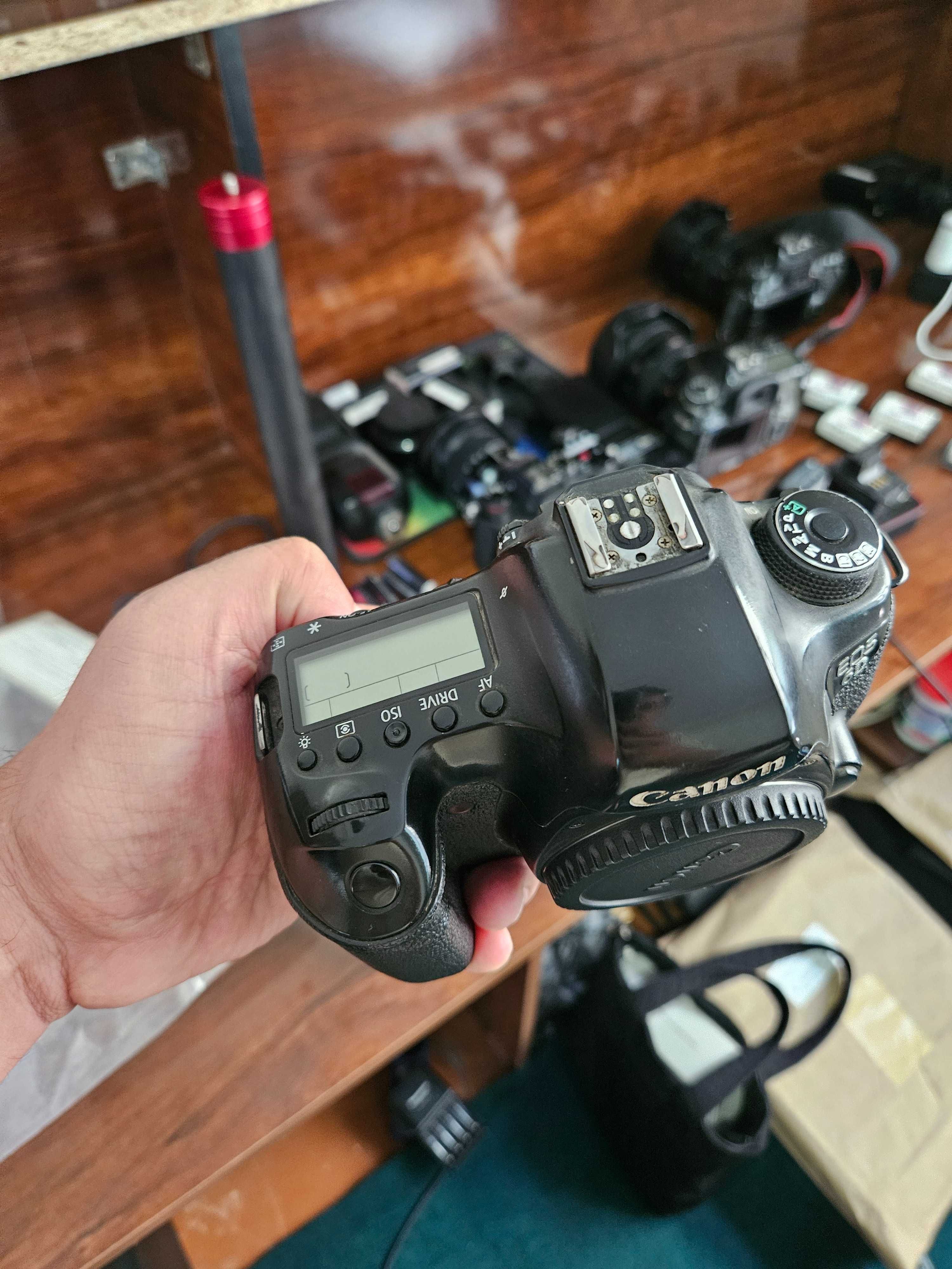 Canon 6d body sotiladi