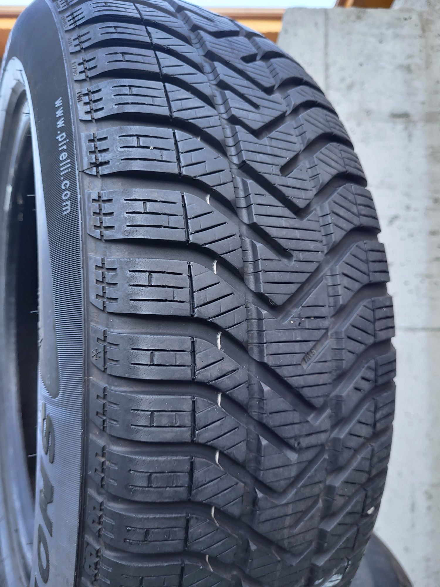 4 бр зимни 195/60/16 Pirelli