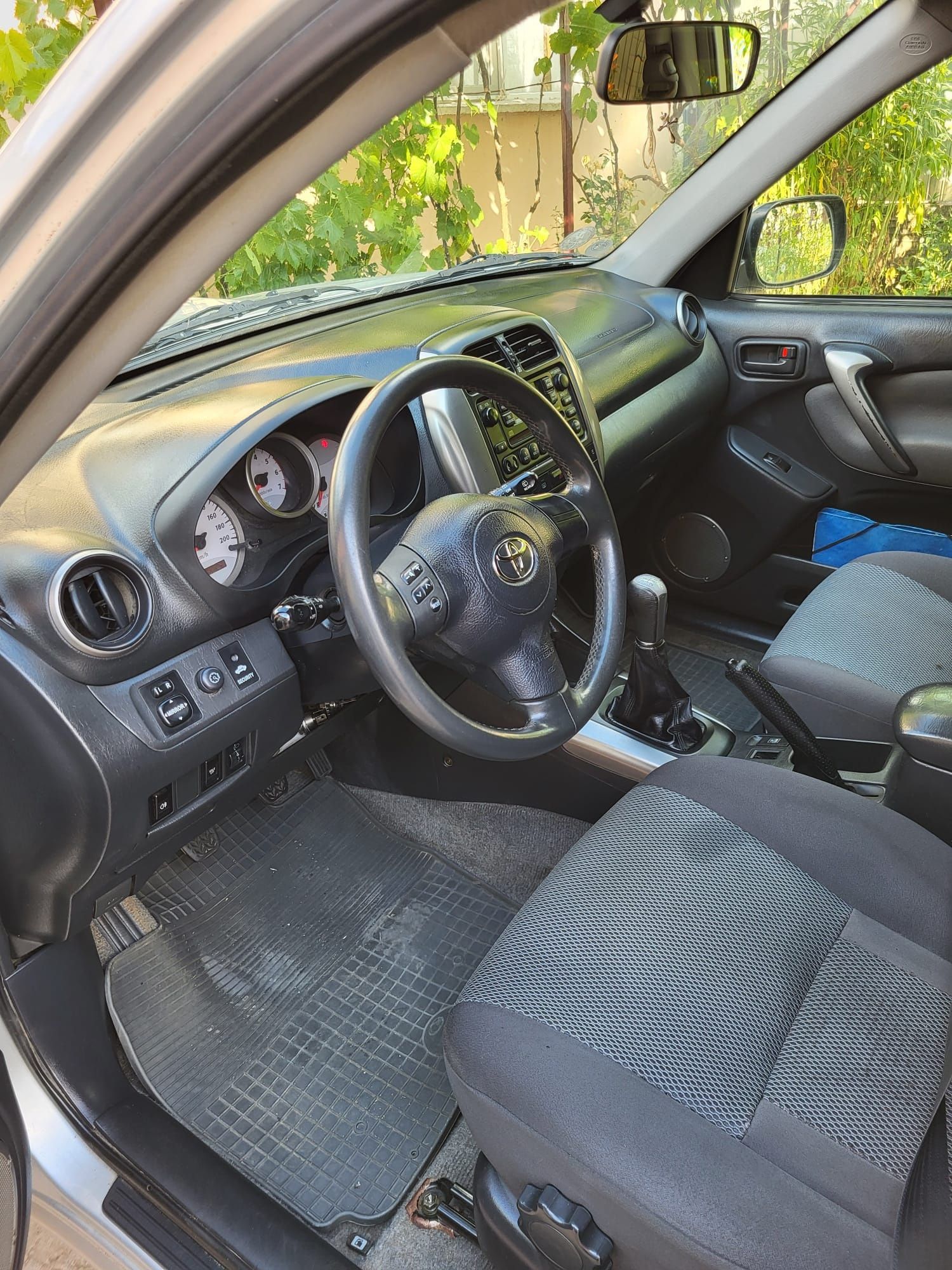 Se vinde Toyota rav4