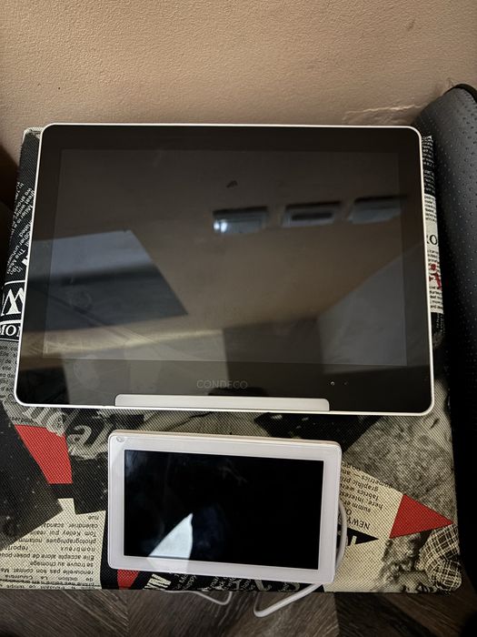 Display-uri Profesionale Condeco & InVue – Pentru Birouri și Retail