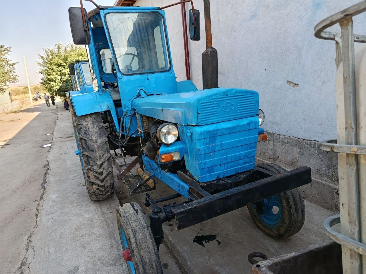 Traktor 28 sotiladi holati idial darajada