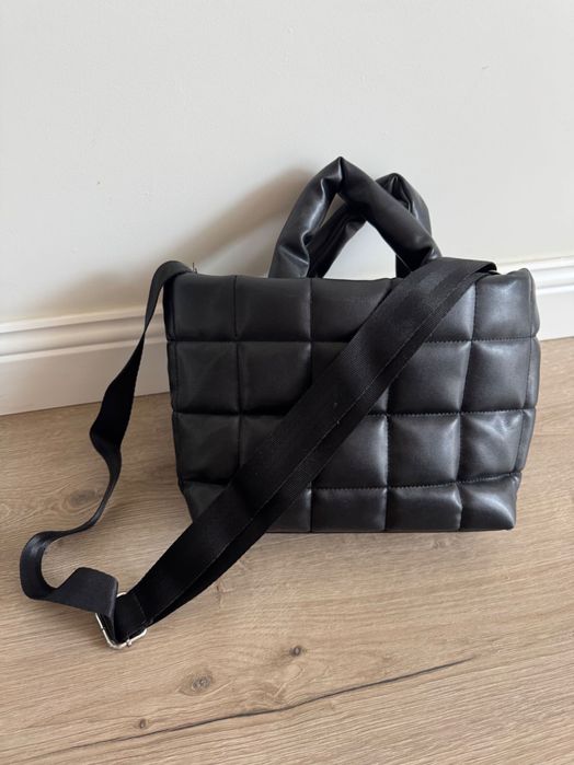 Черна дамска чанта тип „puffer“