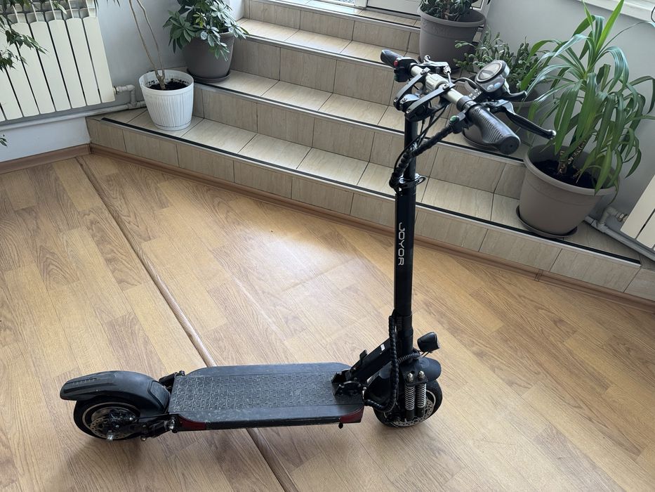 Срочно продам электро самакат JOYOR