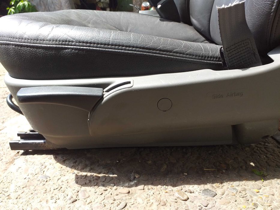 Scaune fata piele auto