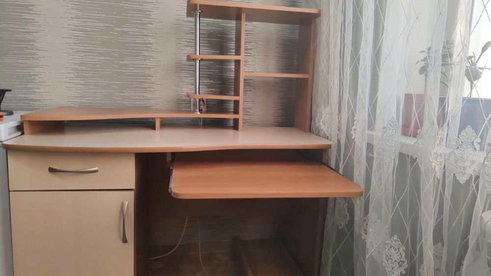 Продам компьютерный стол