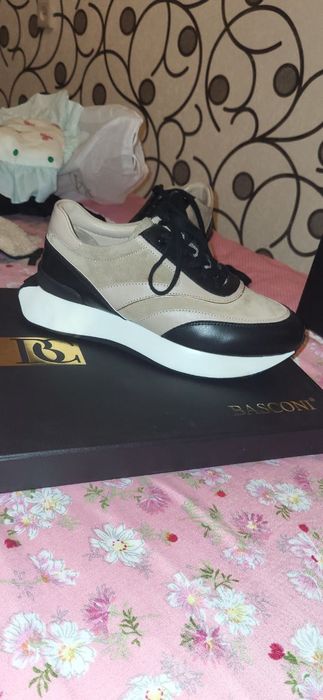 Кроссовки basconi  новые