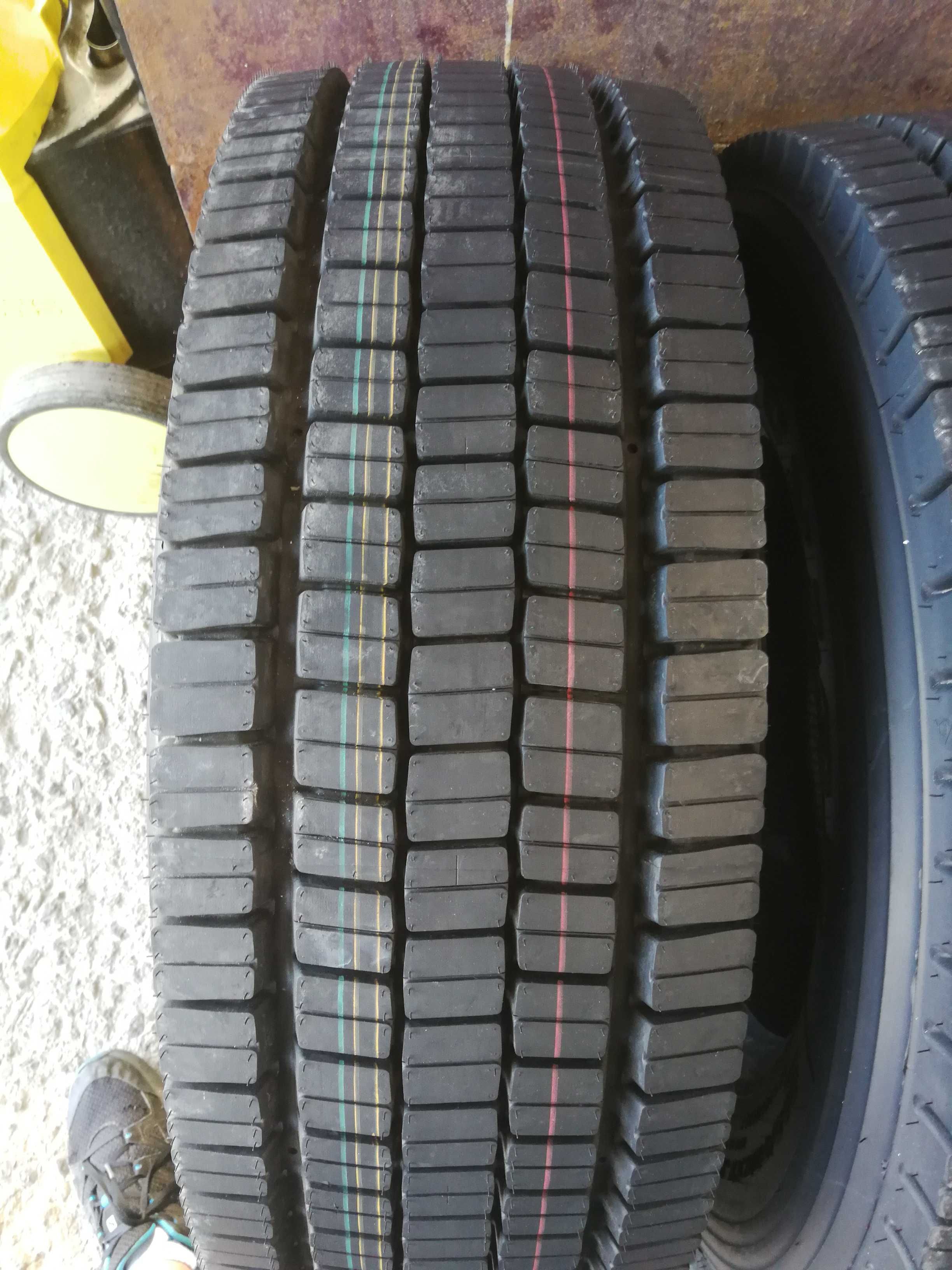 2 Нови тежкотоварни гуми R17.5 265/70 Dunlop SP 444 139/136M M+S