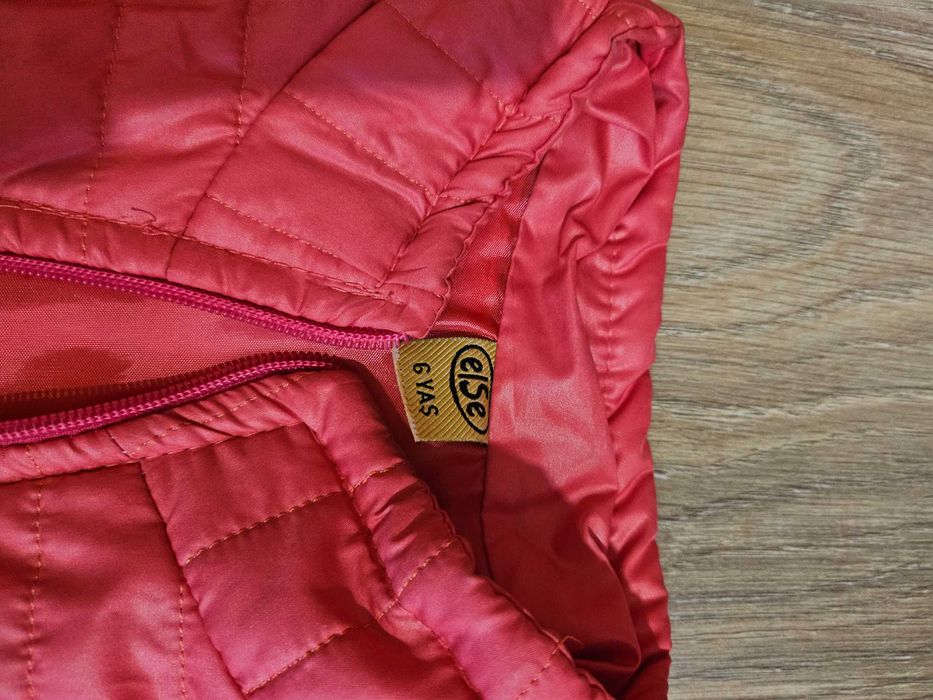 Няколко вида елеци