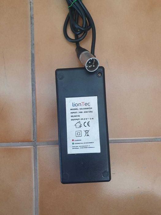Incarcator baterii Li-ion 42 si 29V pentru biciclete, trotinete etc.
