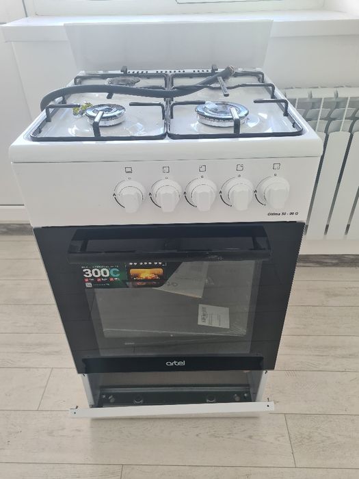 Продаётся кухонная плита Artel