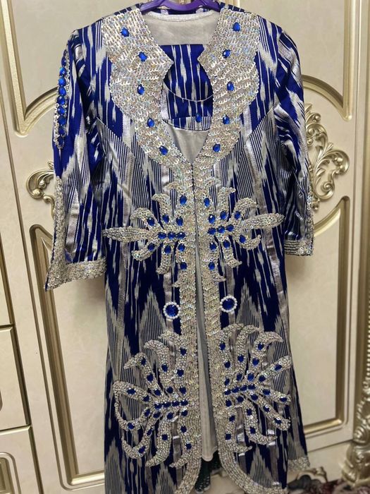 Сарпо ва келча кийим сотилади