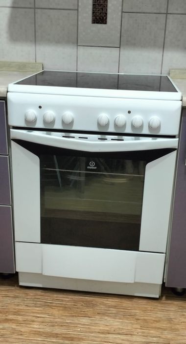 Стеклокерамическая плита продаю