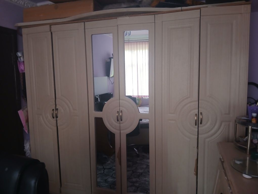 Yotohhona Mebel sotiladi.