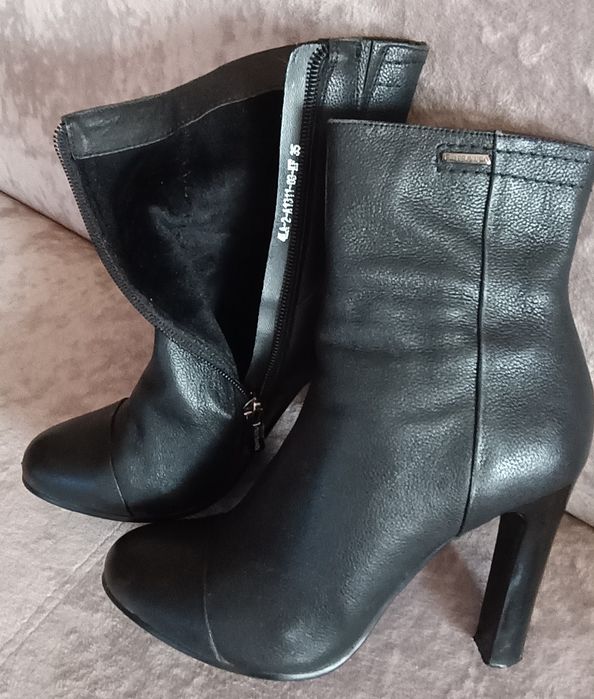 Продаётся женская обувь .