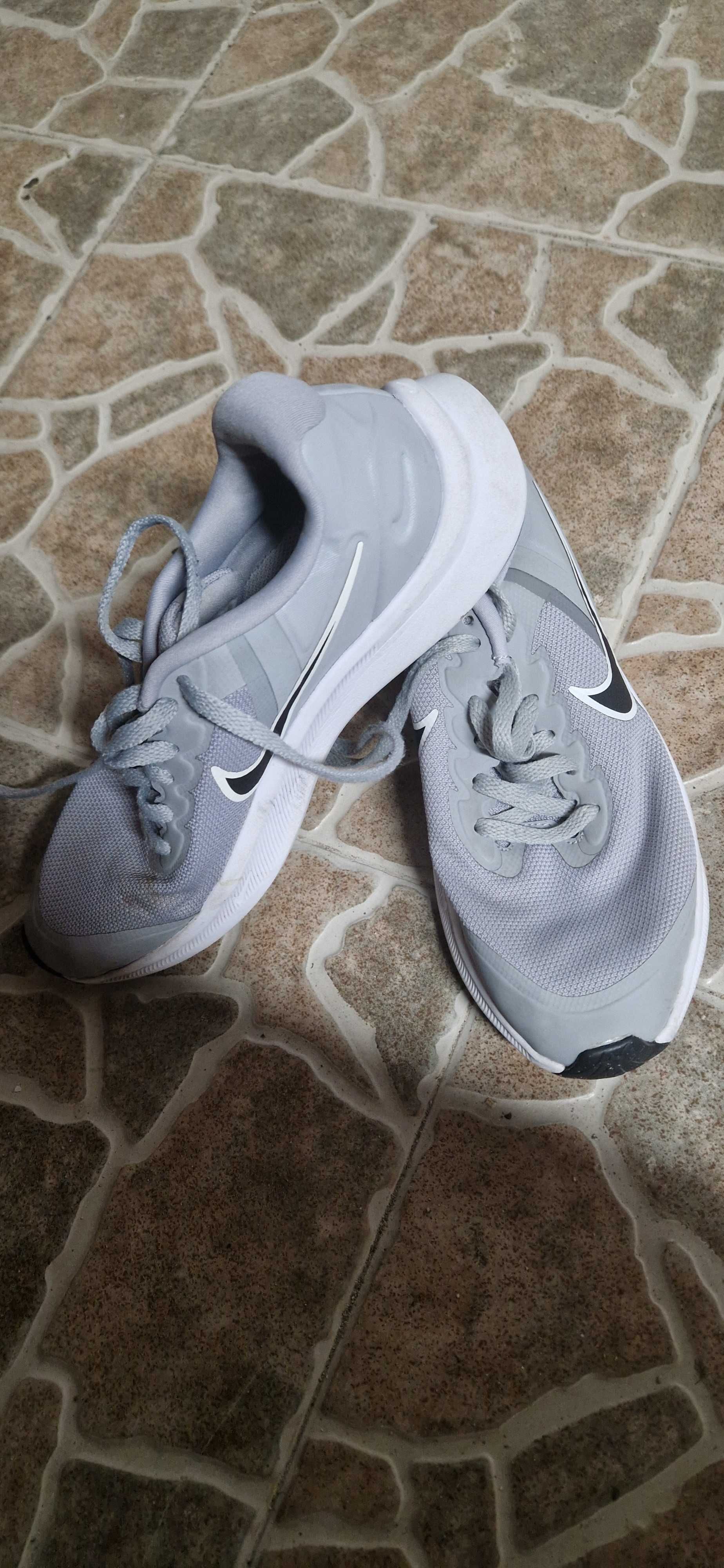 Дамски маратонки Nike