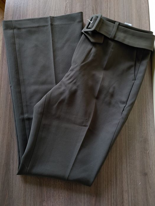 ABOUT YOU x Iconic by Tatiana Kucharova Разкроени Панталон с ръб '