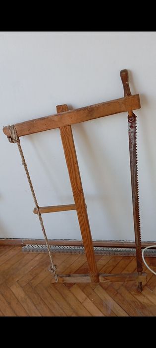 Fierăstrău cu sfoara și cadru de lem