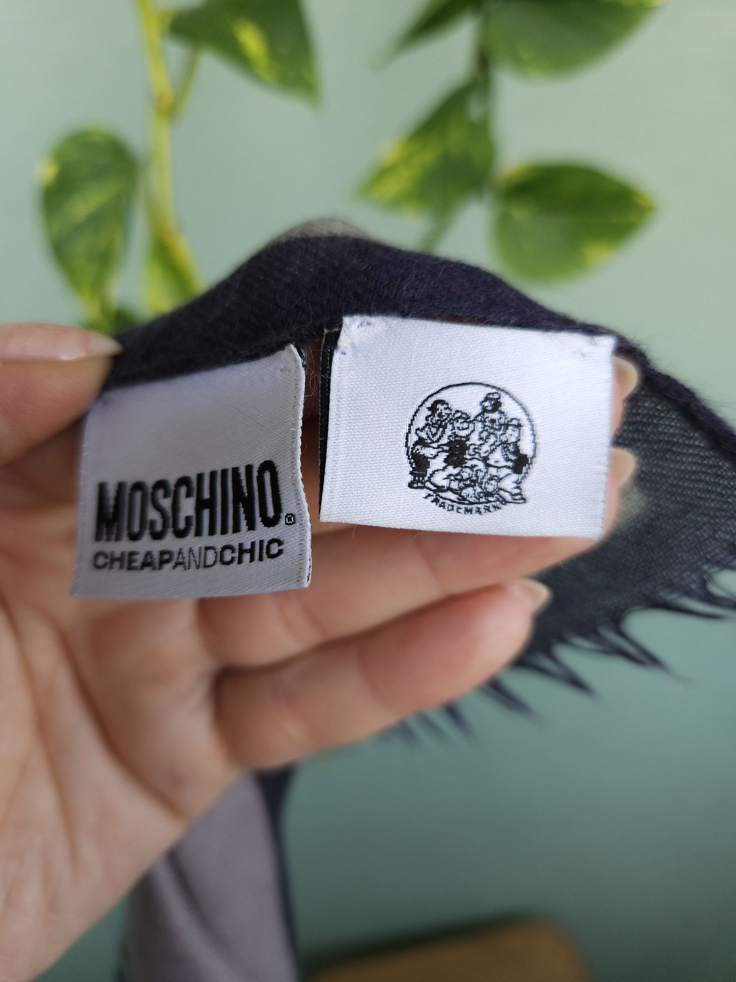Шарф палантин от Moschino